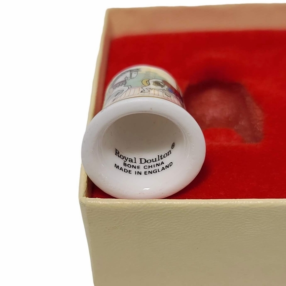 Vintage Limoges Castel & Royal Doulton Thimbles - Picture 11 of 11